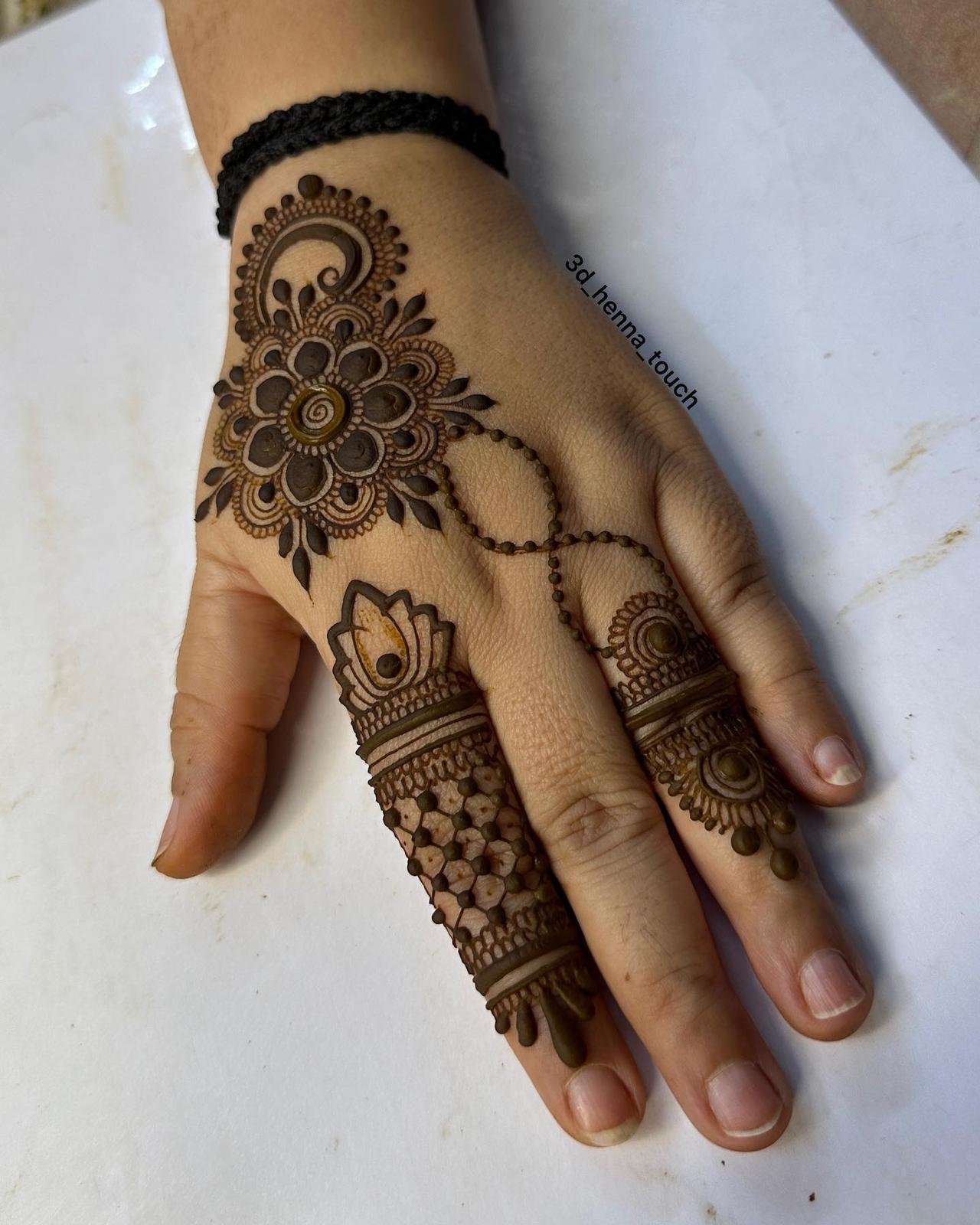 stylish finger mehndi design