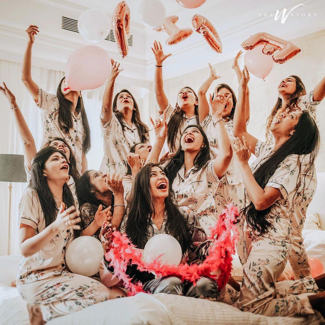 Use These 11 Fun Group Poses for the Best Prompted Group Photos |  Veronicajune Photography