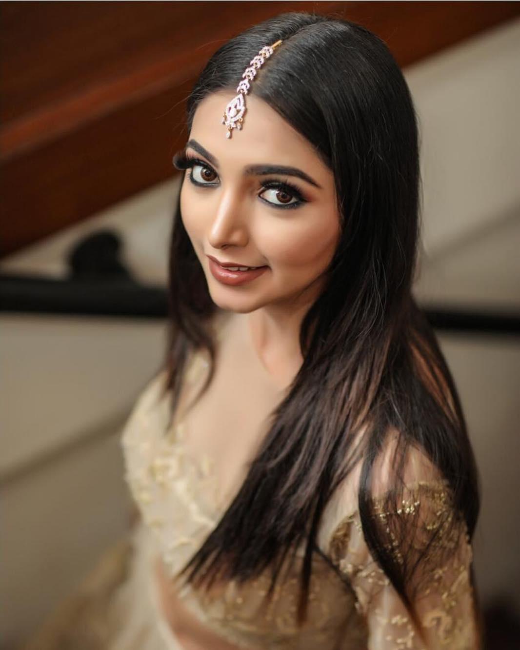 21 Reception Indian Bridal Hairstyle That Are Trending Now