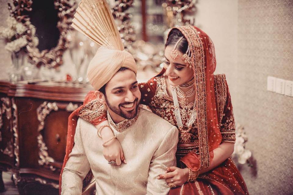 Indian groom posing wearing the sherwani and pagri | Photo 208356