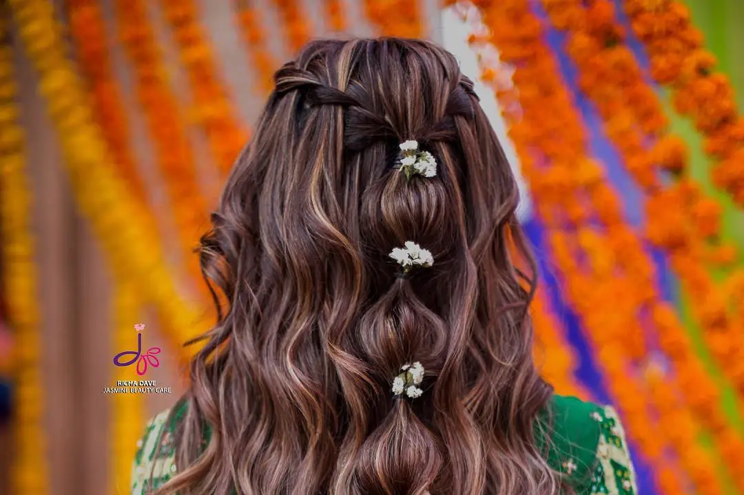 Top 73+ hairstyle for lehenga saree best - in.eteachers