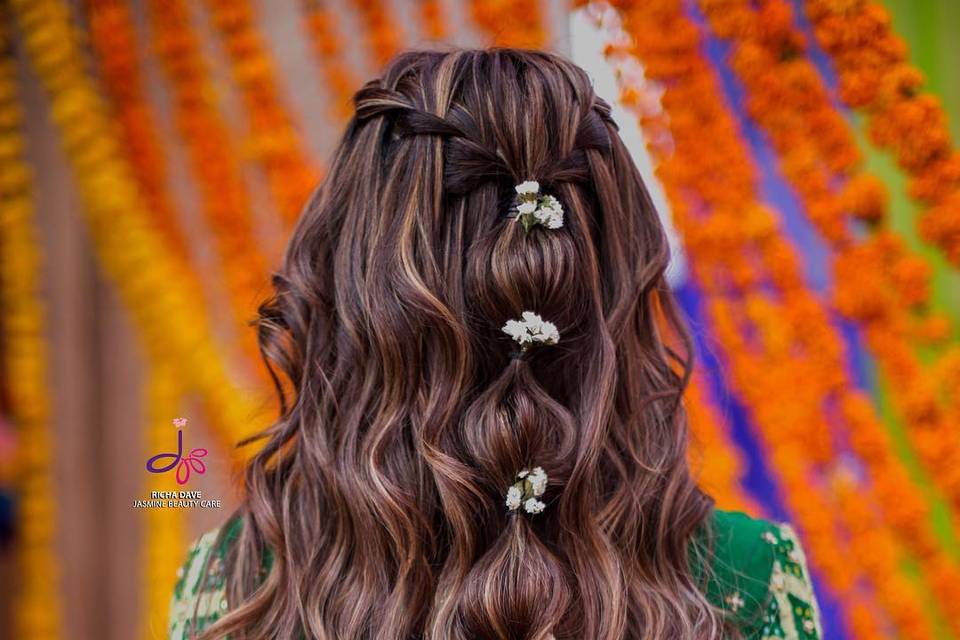 Pretty Bridesmaids Wedding Hairstyles for Long Hair - FashionShala