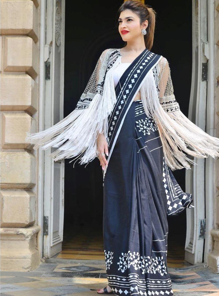 साड़ी को modern look कैसे दे | How to Style saree with denim jacket  #Thehopestory #reuseoldsari - YouTube