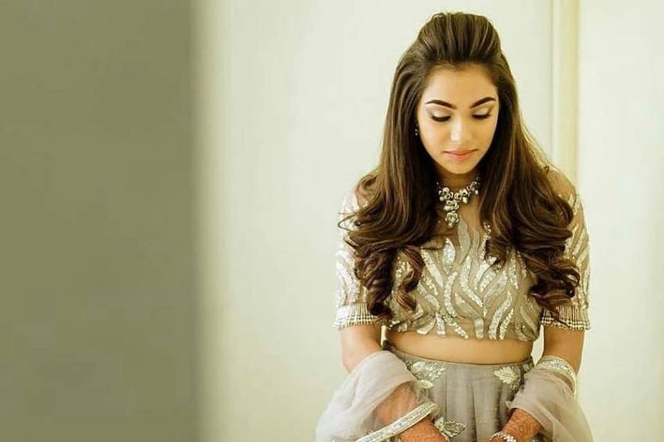 12 Charming Hairstyles with Anarkali Dress 2024 | Styles At Life
