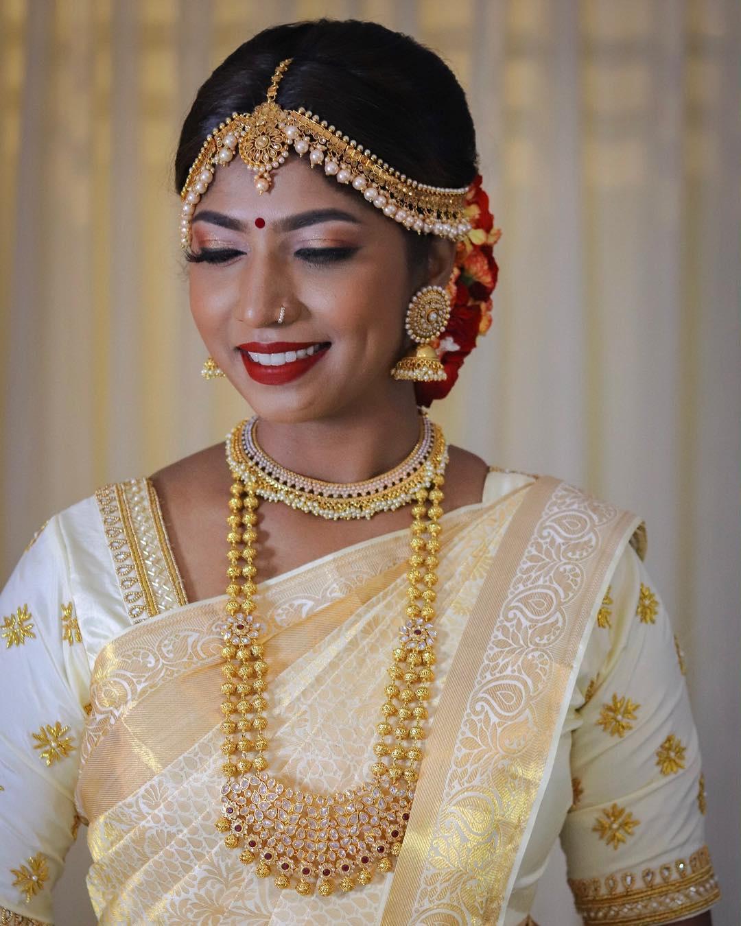 10 Stellar Nethi Chutti Bridal Designs For The True South Indian Look