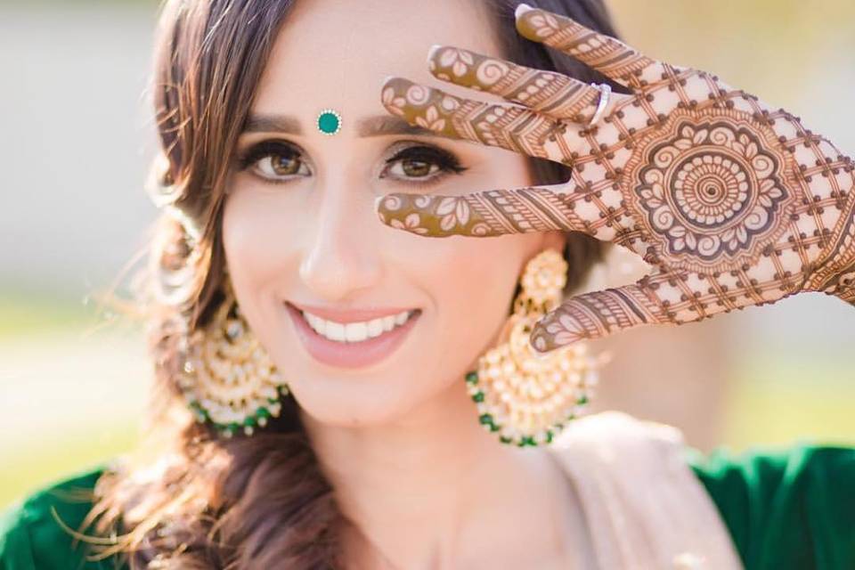 Do you know how to apply mehndi? If yes, can you show your designs? - Quora