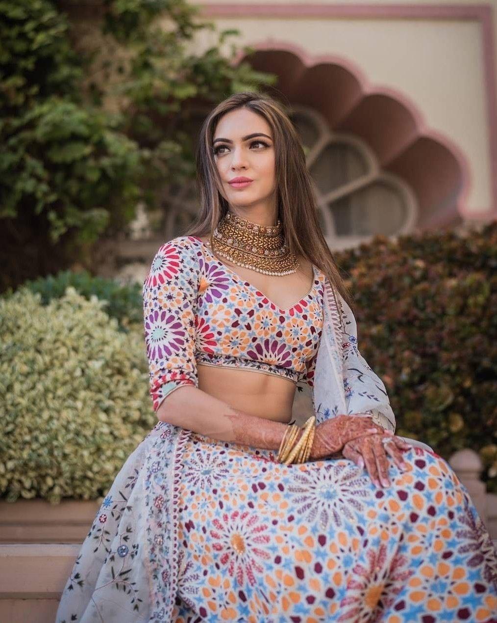 50+ MODERN HAIRSTYLES FOR LEHENGA THAT WILL ADD AN EXTRA OOMPH TO YOUR LOOK