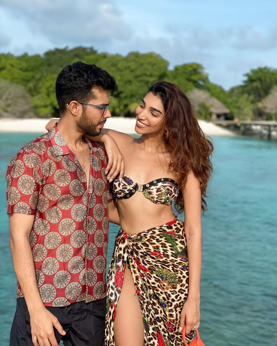 Amrita Rao Shares Unseen Honeymoon Picture With Hubby, RJ Anmol, Looks  Pretty In Strapless Jumpsuit