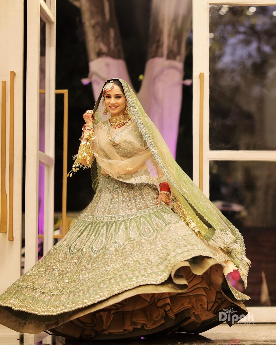 Bridal lehenga designs 2023 set for bride in Heavy Material - Aazuri