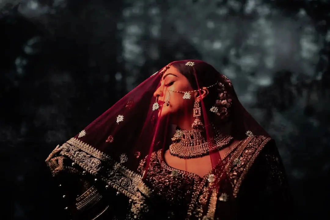 11 Indian Dulhan Images Featuring Blood Red and Black Outfits!