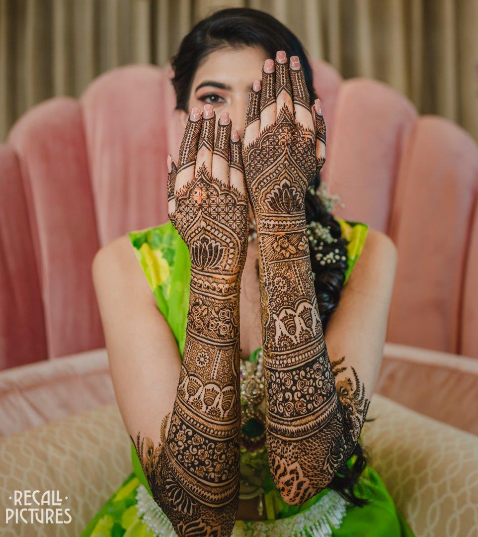 Hanna S Khan mehndi ceremony