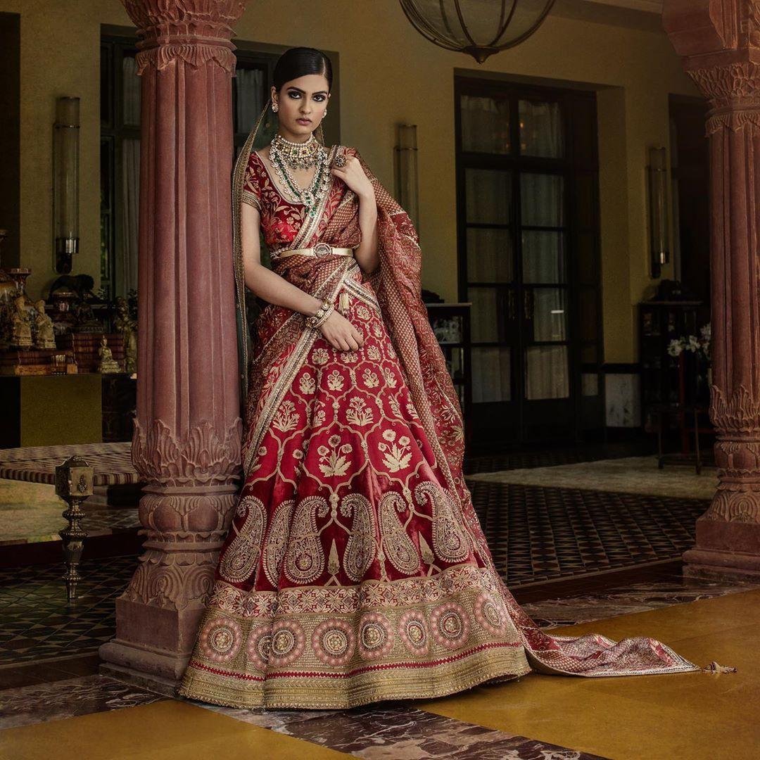 modern red indian wedding dresses,indian wedding dress,lehenga modern red indian wedding dresses,wedding indian bride,lehenga reception dress for indian bride,
