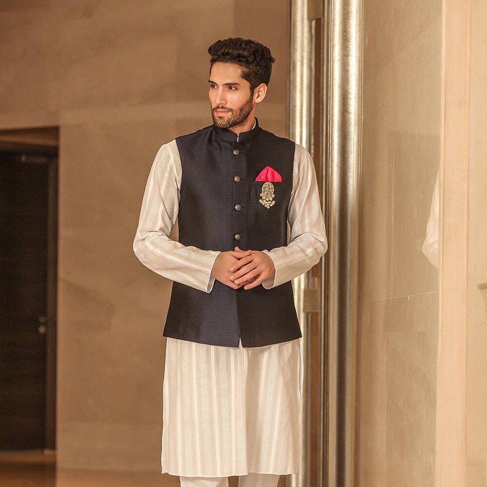 Manyavar kurta pajama online for engagement