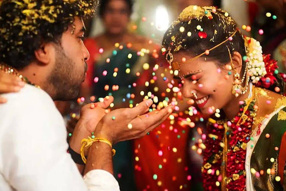 8 Awe-inspiring Hindu Bride Groom Images that Capture Your Emotions