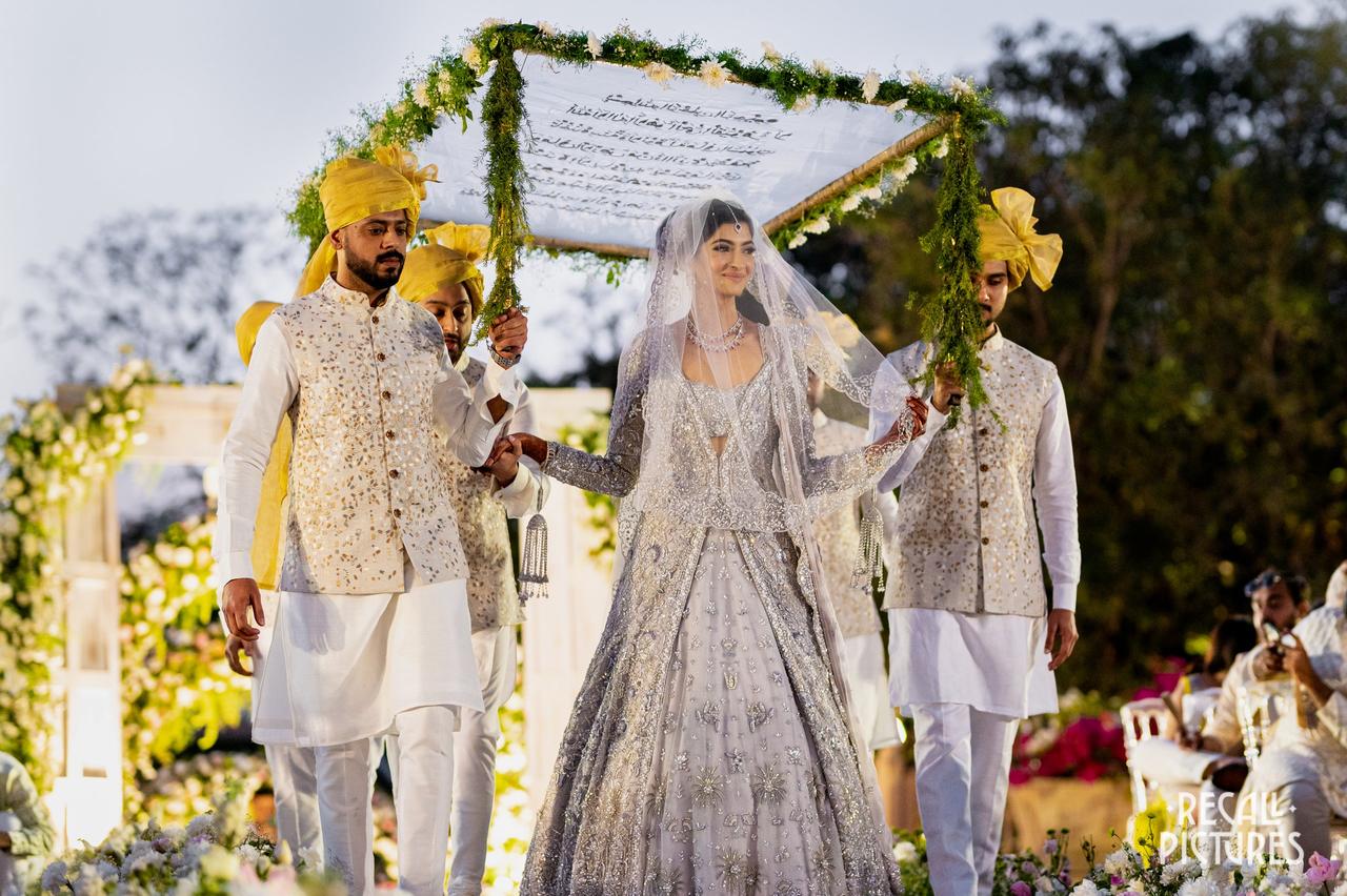 Hanna S Khan bridal entry 