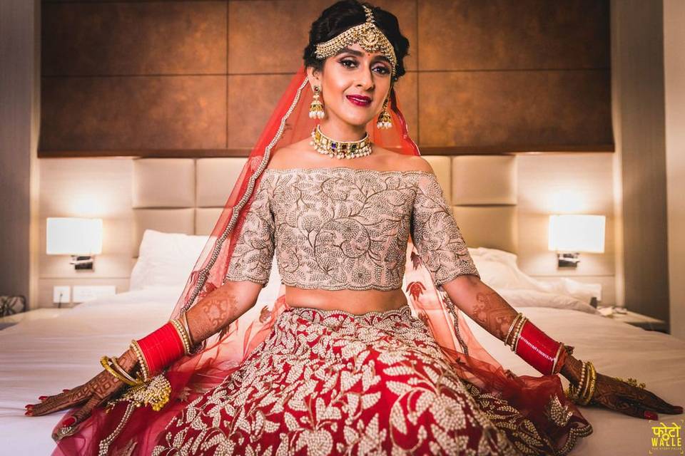 This bride's red lehenga will remind you of Deepika Padukone's wedding  outfit! - Times of India