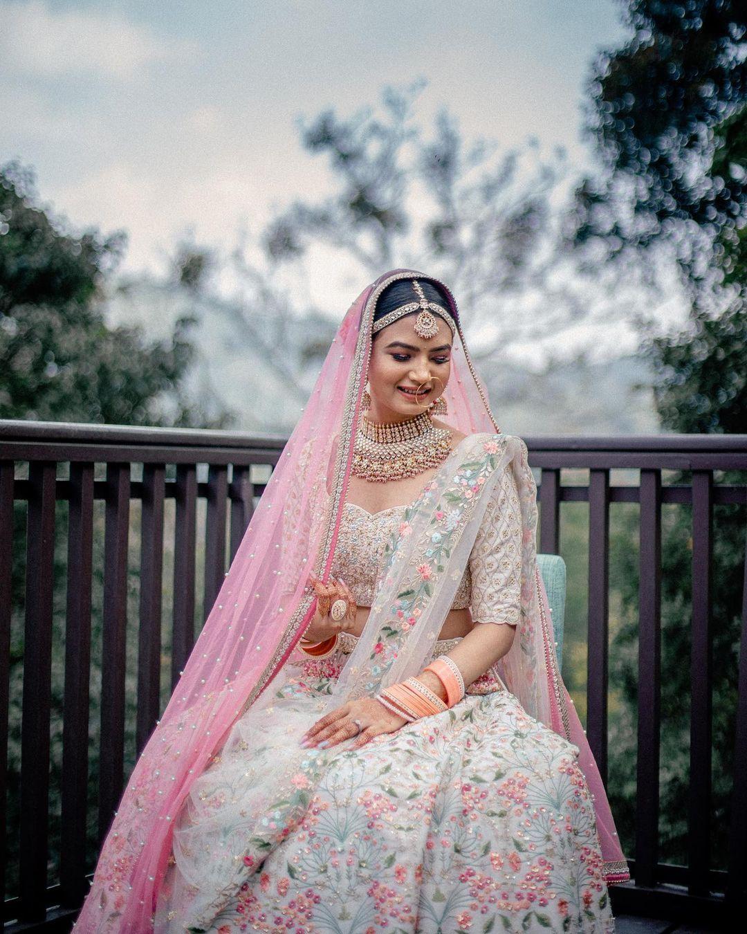 Gorgeous Solo Bride Poses for Your Wedding: Charm up, level up The Oomph  Factor