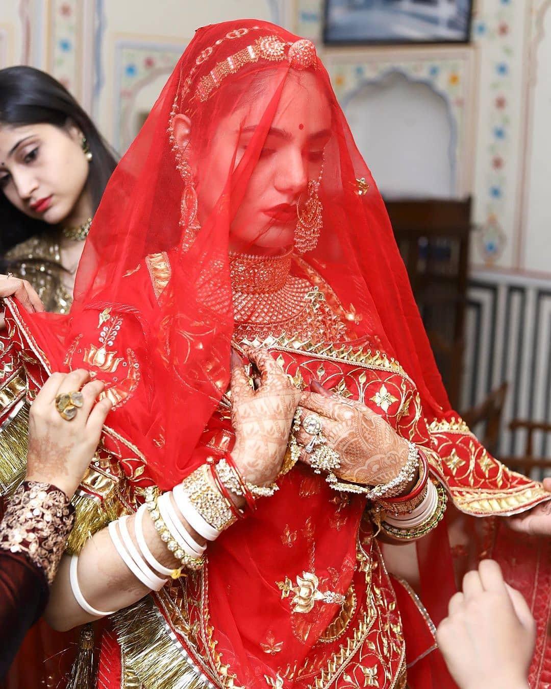 File:Women in Rajasthani dress.jpg - Wikimedia Commons