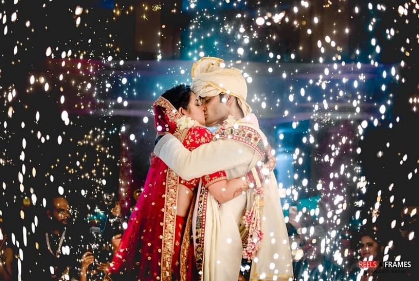 Pretty red silksaree with contrast green blouse | Photo Gallery -  www.Wedandbeyond.com | Indian bride photography poses, Marriage poses, Indian  wedding bride