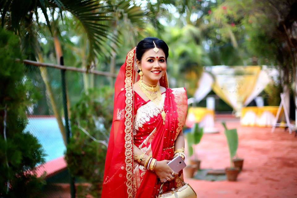 Drape Elegance! 6 Real Brides Rocking The Bengali Saree Look, And Fashion  Tips For All The Inspiration You Need