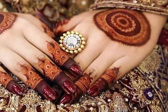 Top 7 Mehendi design for Kolhapur Bride -