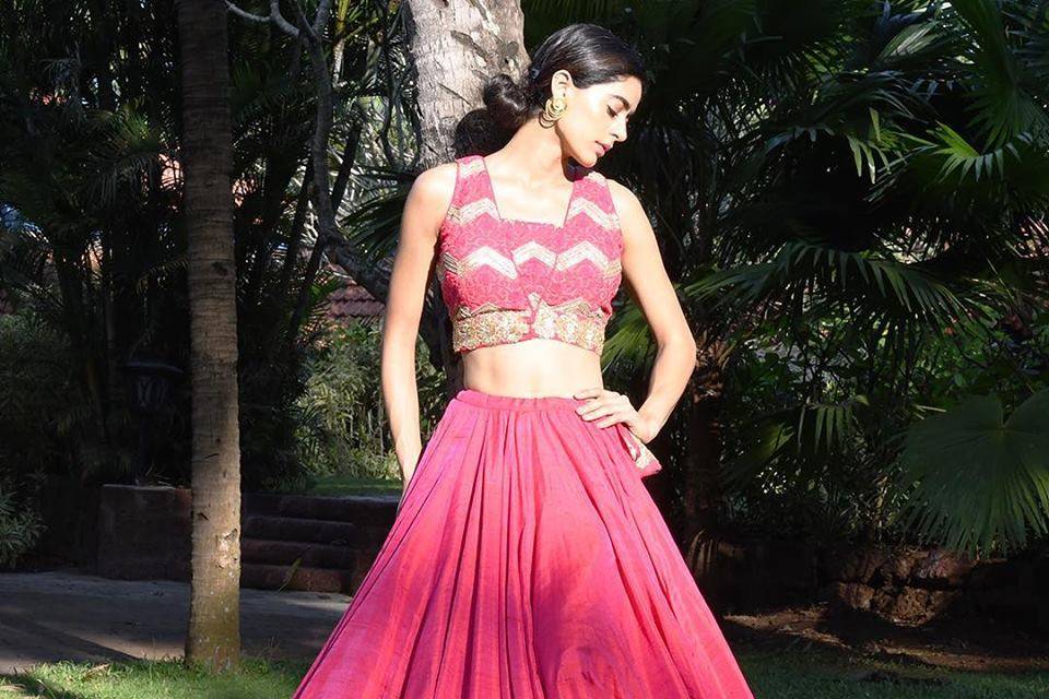 8 Styles That Work Well With Indian Evening Gowns for Wedding Reception |  Indian evening gown, Wedding evening gown, Indian bridal outfits