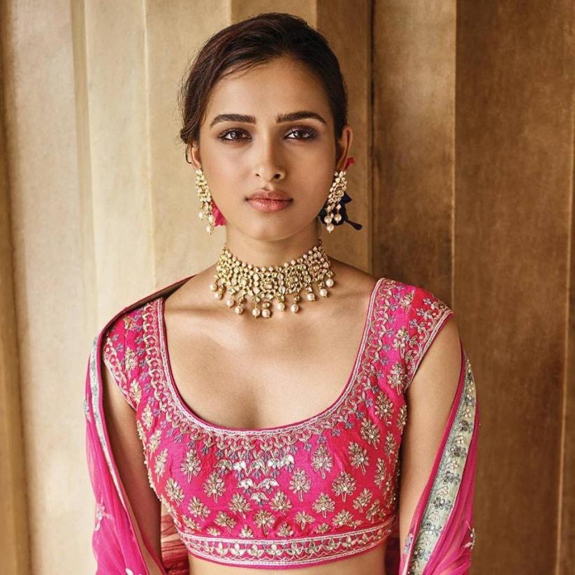 2019 Modern Style Lehenga Neck Designs That Every Woman Should Follow