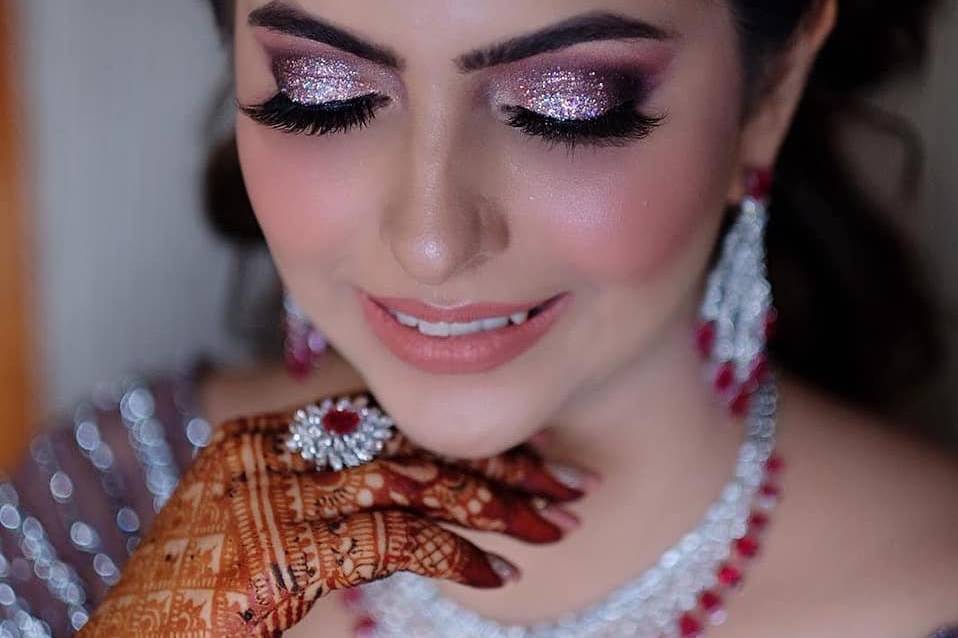 13 Eye Makeup Colors that are Perfect for a Peppy Summer Bride |  WeddingBazaar