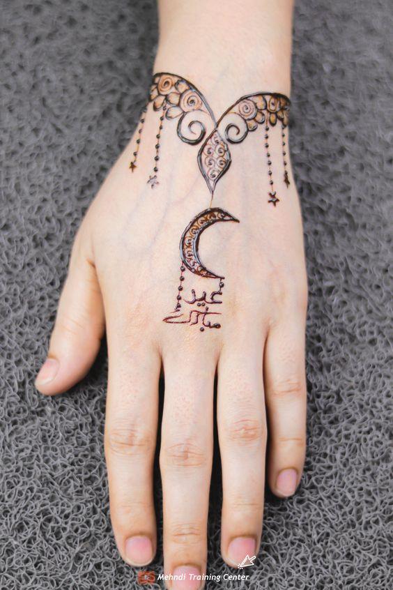 Eid Mubarak you beautifull people ✨ Rate my henna on 5!!! Inspired eid  henna design @hoor_henna_kannur Recreate and tag us Follow for… | Instagram