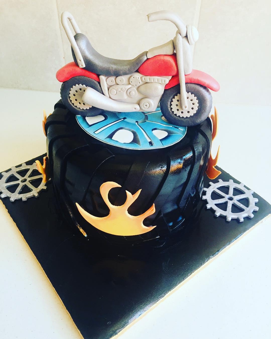 Buy online egg-less Motor Bike Cake