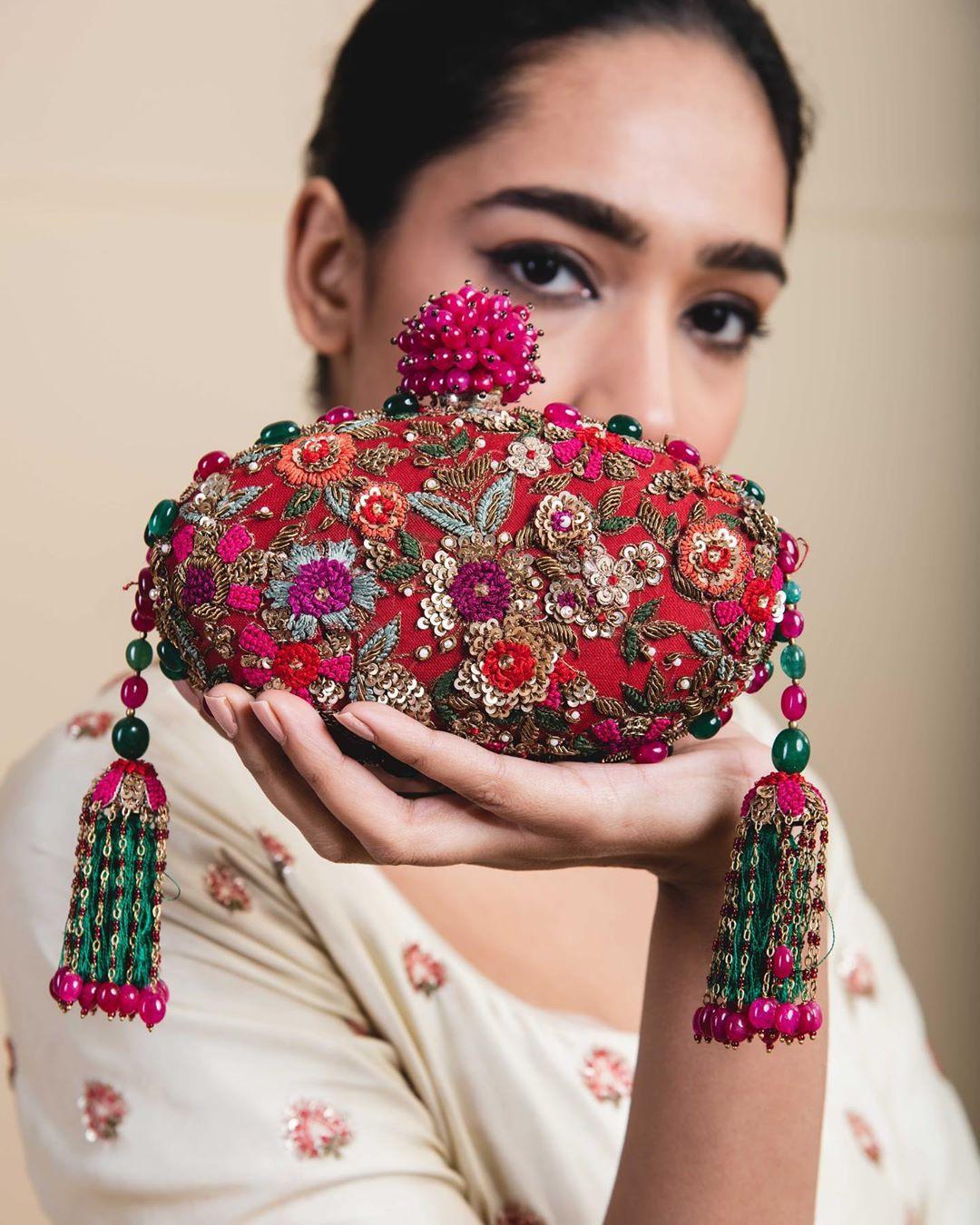 How to style Sara Ali Khan-inspired red lehenga for minimalist brides​​ |  Zoom TV