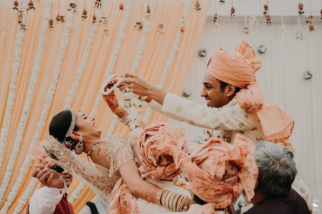 12 Funky Photobooth Props To Quirk Up Your Shaadi Day Pics