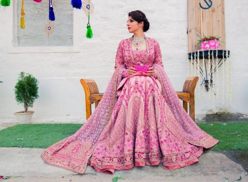 मल्टी-कलर के लहंगे में आप दिखेंगी कमाल, जानें कैसे करें स्टाइल | stylish  designs of multi colour lehenga | HerZindagi