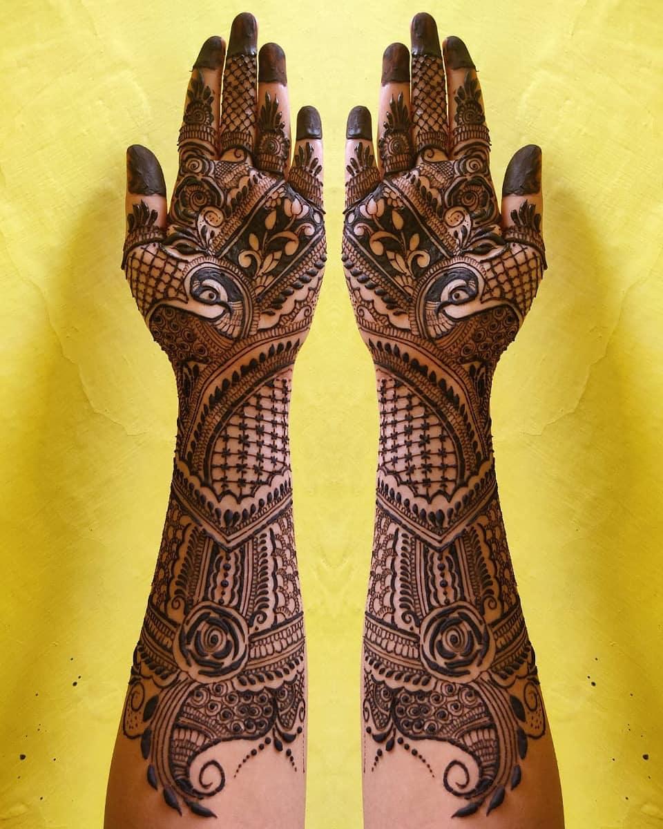 Buy Gujarati-Arab Back Hand Mehndi online from Divya Mehndi Artist