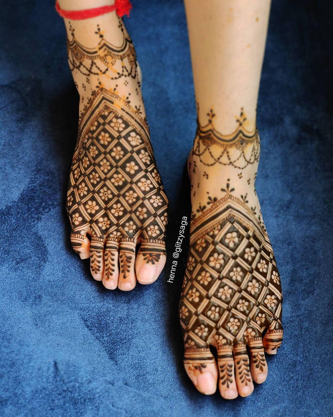 how to do Henna Tattoo on Ankle - YouTube