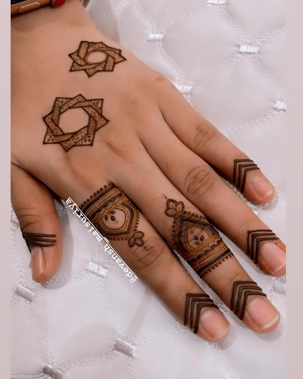 Simple Traditional Finger Mehendi