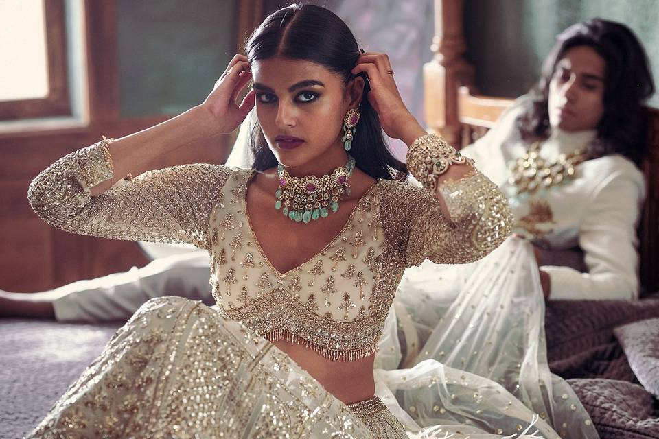 Engagement saree color | Saree hairstyles, Indian bride makeup, Long hair  wedding styles