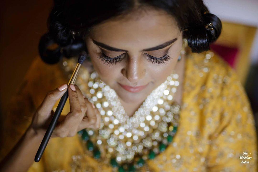 bengali bride | Indian bridal photos, Indian wedding bride, Indian wedding  photography poses