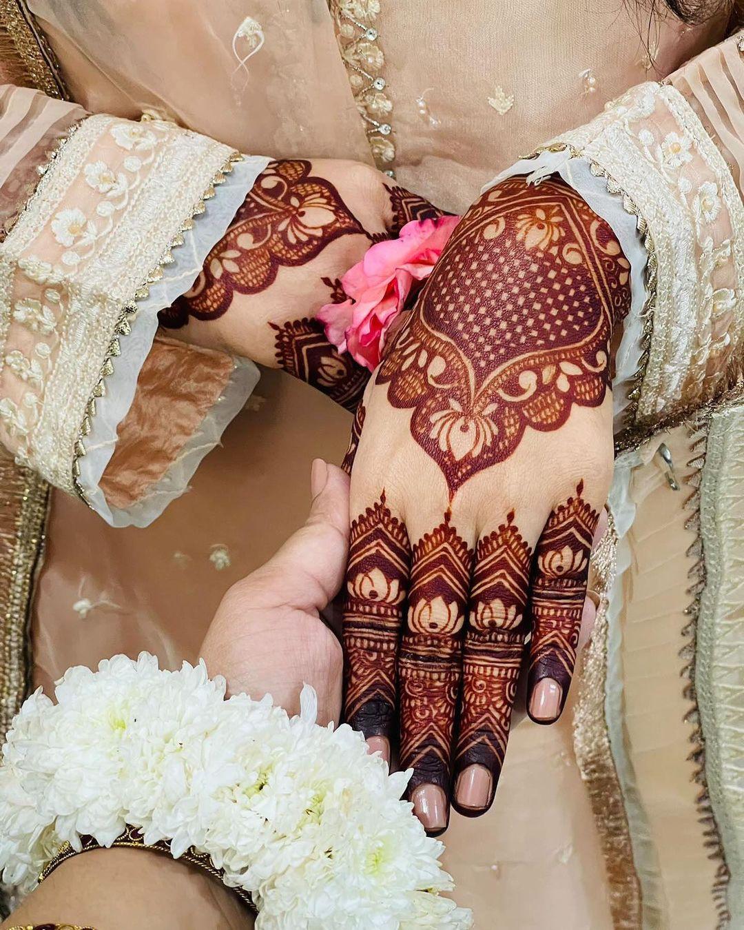 Pin by Shirin on Henna designs | Latest simple mehndi designs, Simple  arabic mehndi designs, Short mehndi design