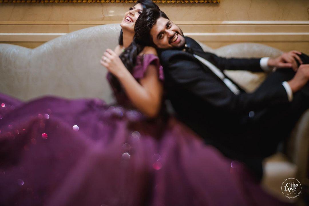 31 Essential Wedding Photo Poses for Couples to Try