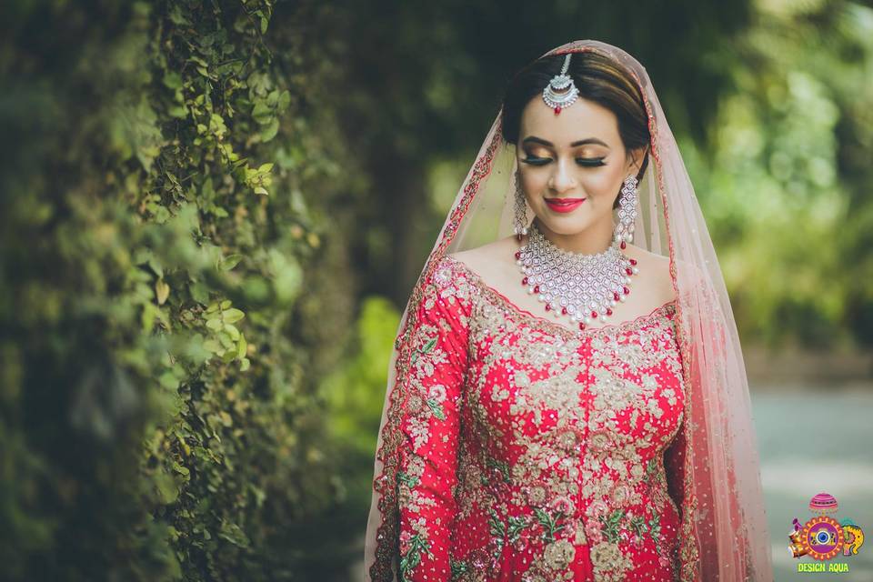 10 Red Coral Outfit Options for a Refreshing Trousseau Collection