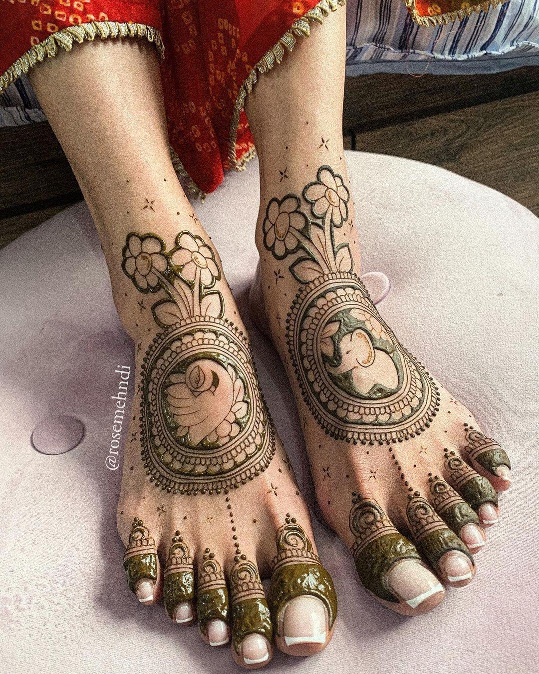 80+ Foot Mehndi Design (2023) Stylish Karwa Chauth Mahandi Dijain -  CCKOnline