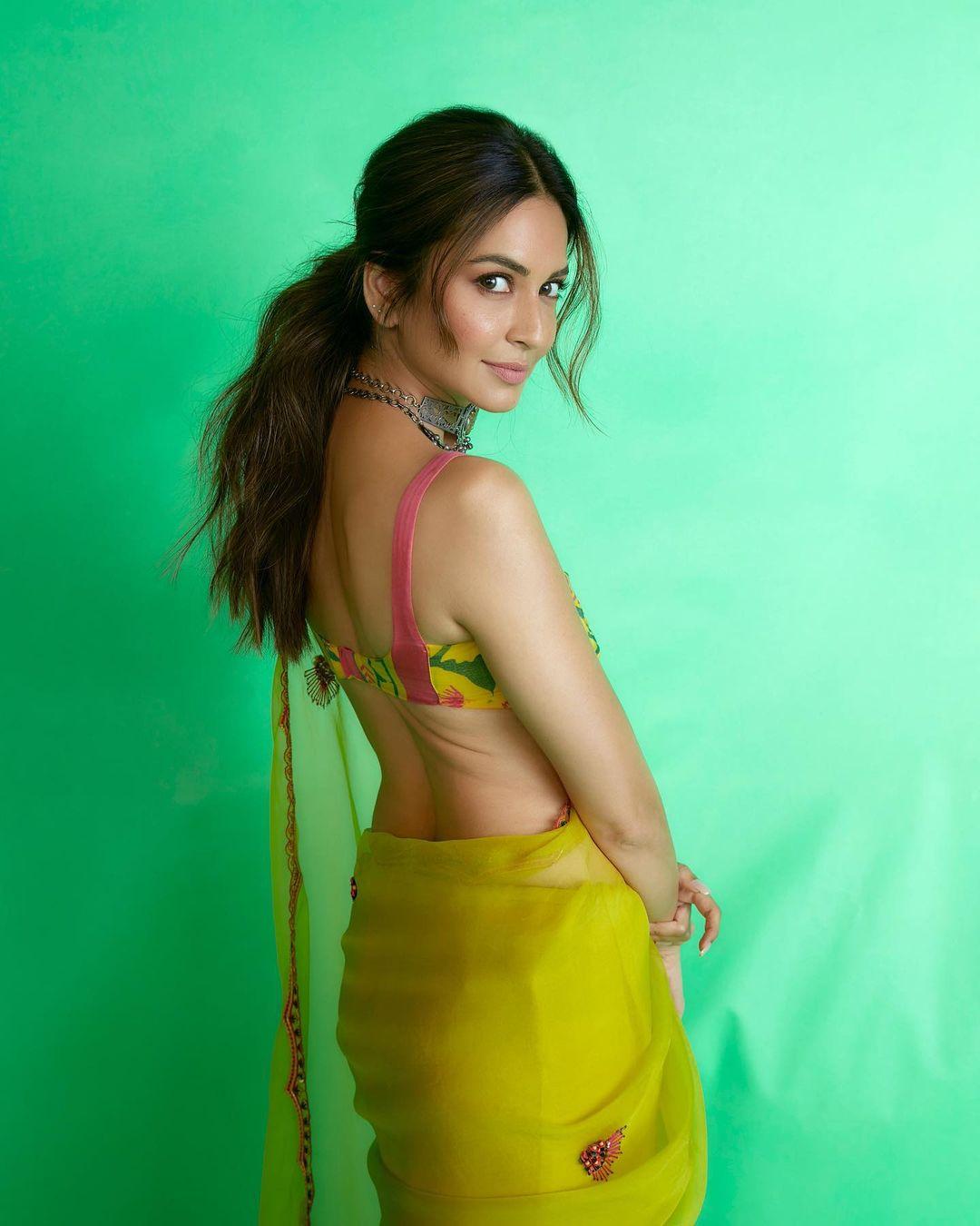 How to Pose in a Saree for the Ultimate Photoshoot