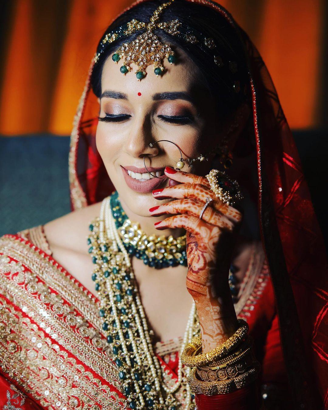 Beautiful Nauvari Sarees We Spotted On These Real Maharashtrian Brides! |  Indian wedding poses, Bridal photography poses, Beautiful indian brides