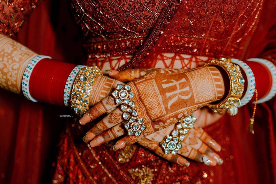 90+ Exquisite Back Hand Mehndi Designs for Your Wedding