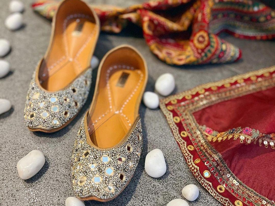 Exclusive Bridal Lehenga with dual duppata Price-₹9500 📍Tanish Textiles  Location 1–JAI HIND ESTATE No. 1, SHOP NO. 7,36, Dr. At... | Instagram