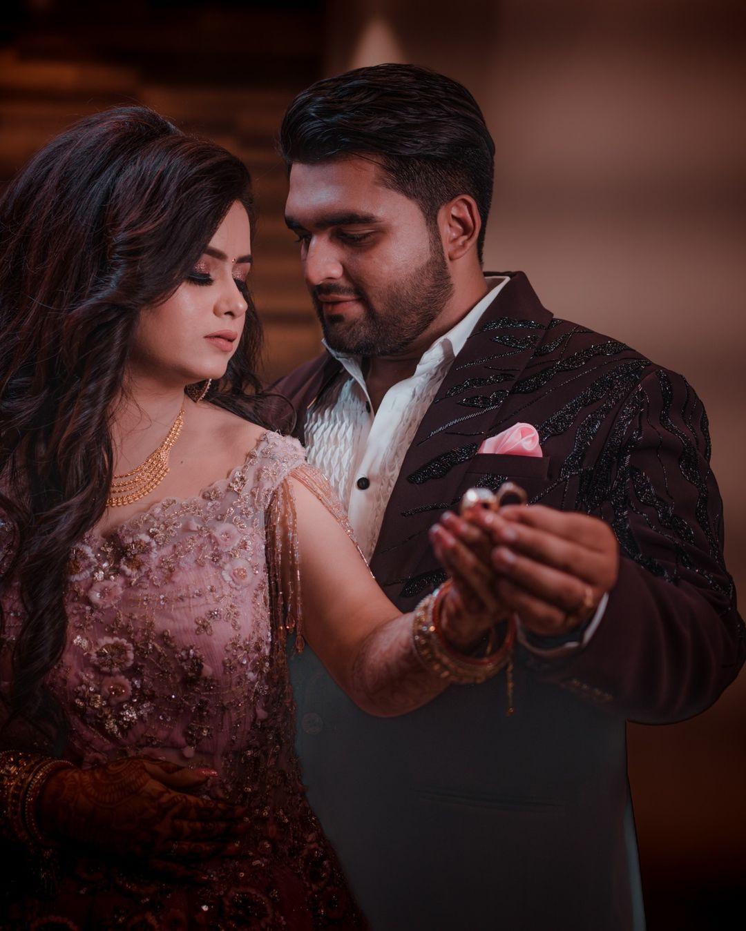 Engagement photo shoot poses indian Stock Photo - Alamy