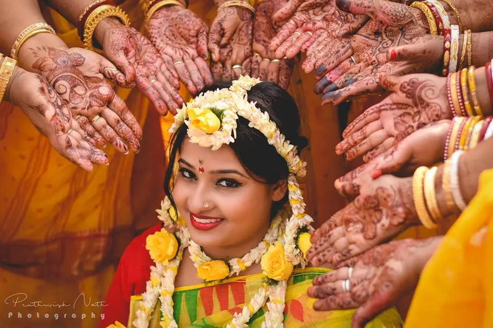 Bengali Brides Who Dazzled In Sabyasachi Mukherjee's Traditional Attires On  Their Wedding