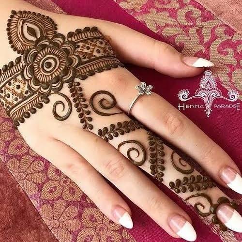 30+ Stylish and Elegant Finger Mehndi Designs | Ring mehndi design, Finger  henna designs, Circle mehndi designs