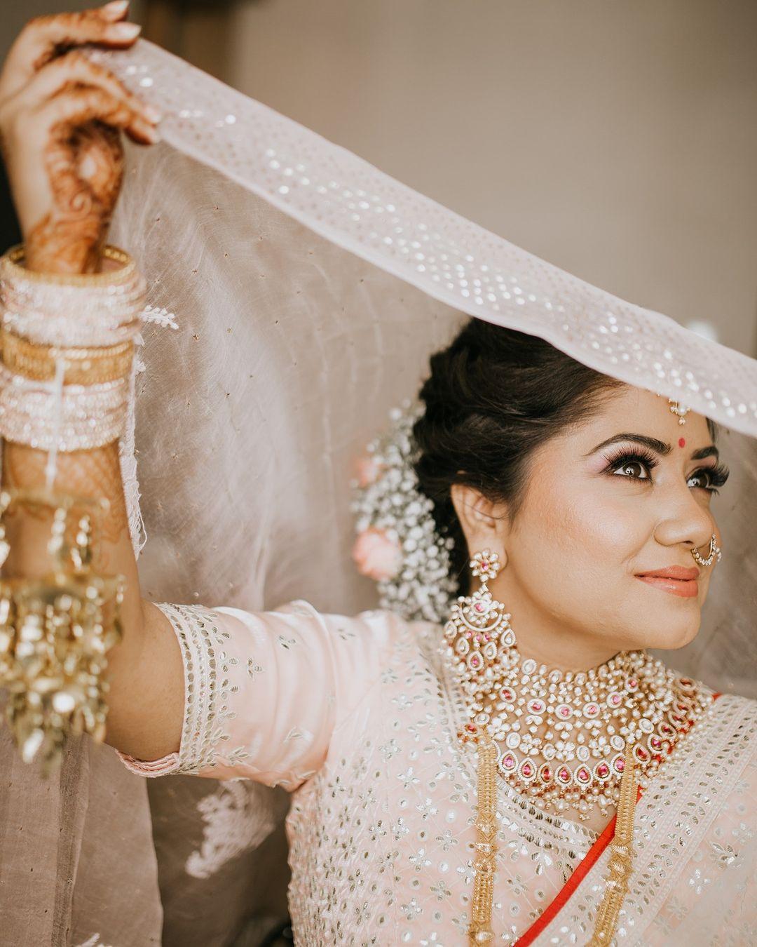 Pin by Priya Gunasekkaran on Brides | Indian bride makeup, Indian bride  poses, Bride photoshoot